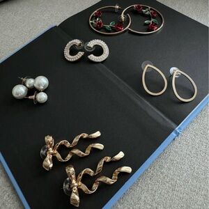 Elegant Earring Set with Gold and Pearl Accents